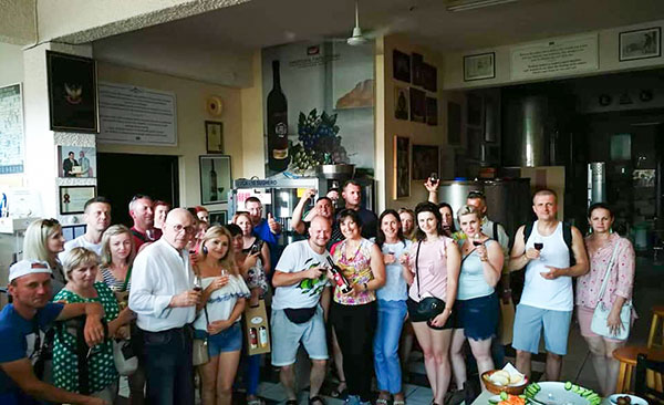Επισκέπτες στο οινοποιείο Παπαντώνη